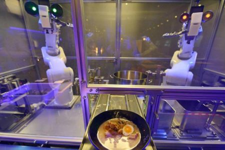 Restoran Tanpa Koki, Cuma Robot: Enak atau Cuma Pamer Teknologi?