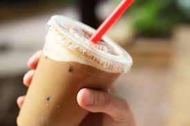 Es Kopi Susu Mulai Ditinggalkan? Tren 2026: Wedang Jahe Soda yang Bikin Segar Tanpa “Begah”